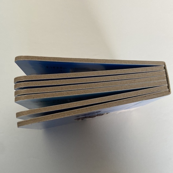 Little Shark Finger Puppet Book Chronicle Books - Picture 5 of 10